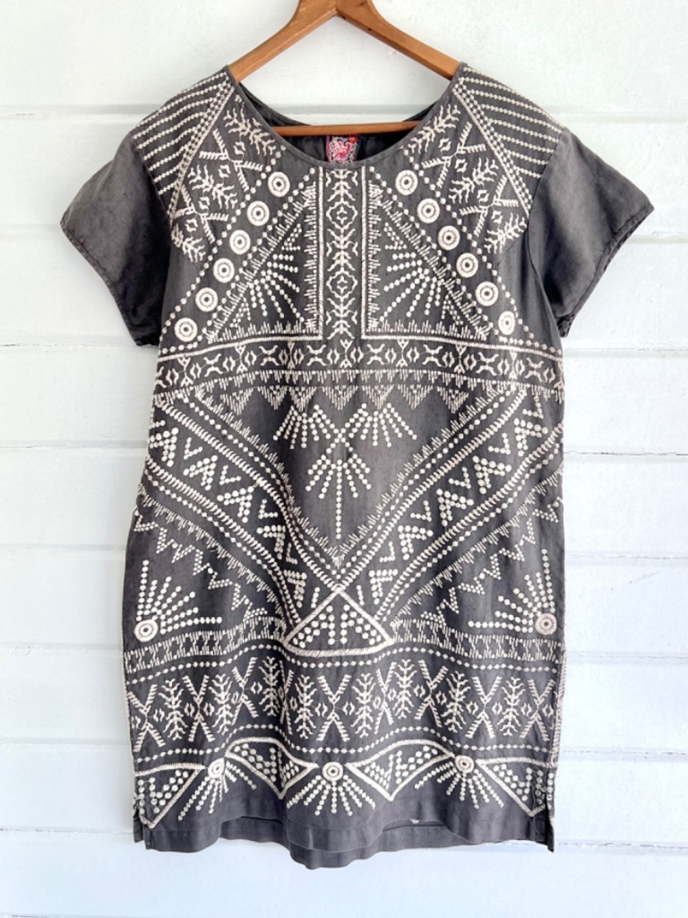 JOHNNY WAS Colette Embroidered Linen Short Sleeve Tunic Dress in Gray - M